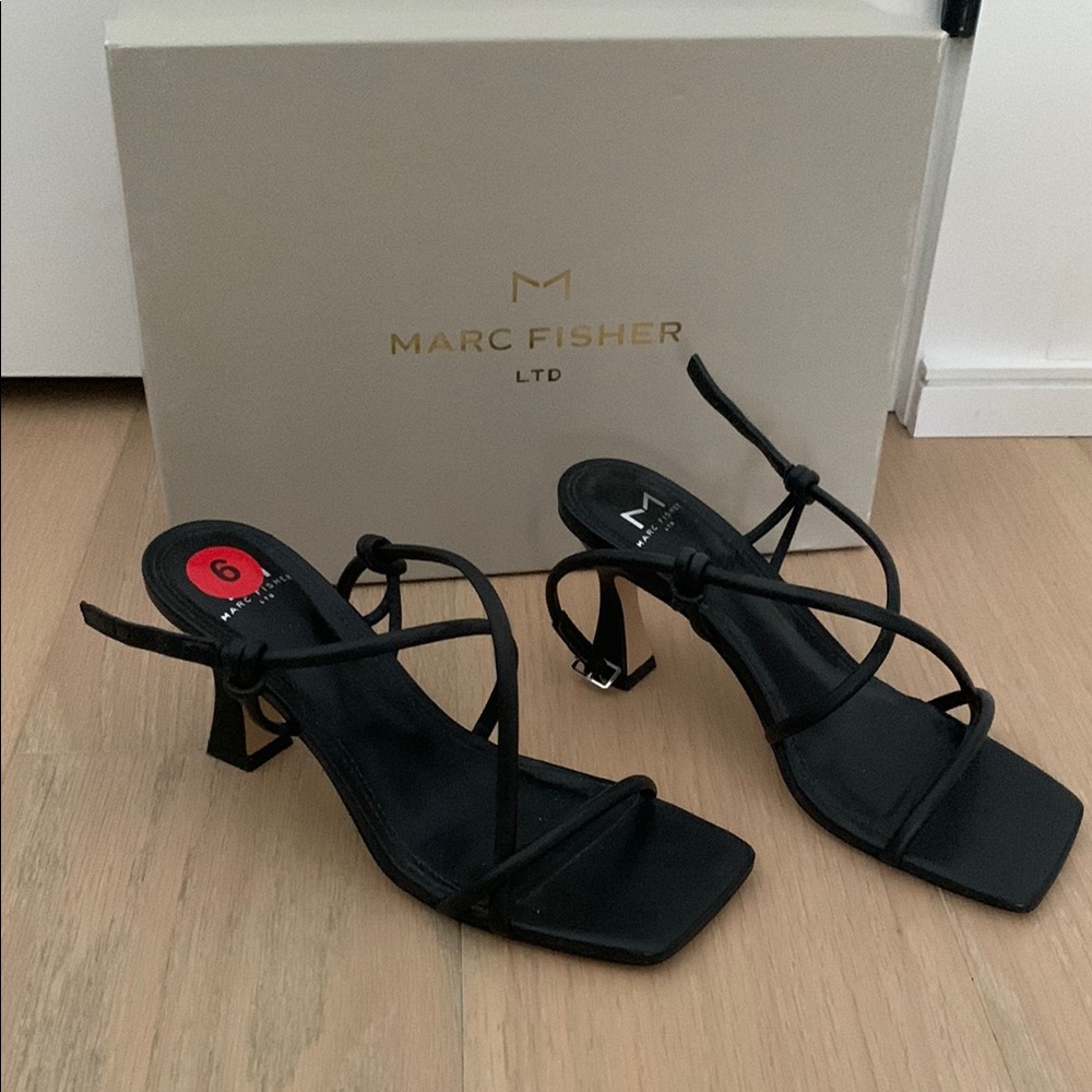 NWT Marc Fisher Kitten Heels